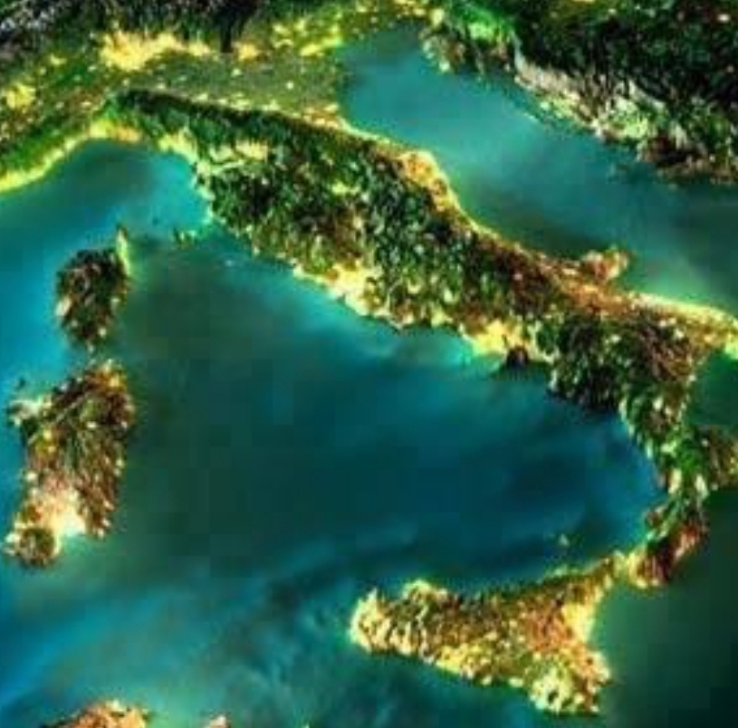 Un'immagine dell'Italia vista dall'alto con in basso la scritta 