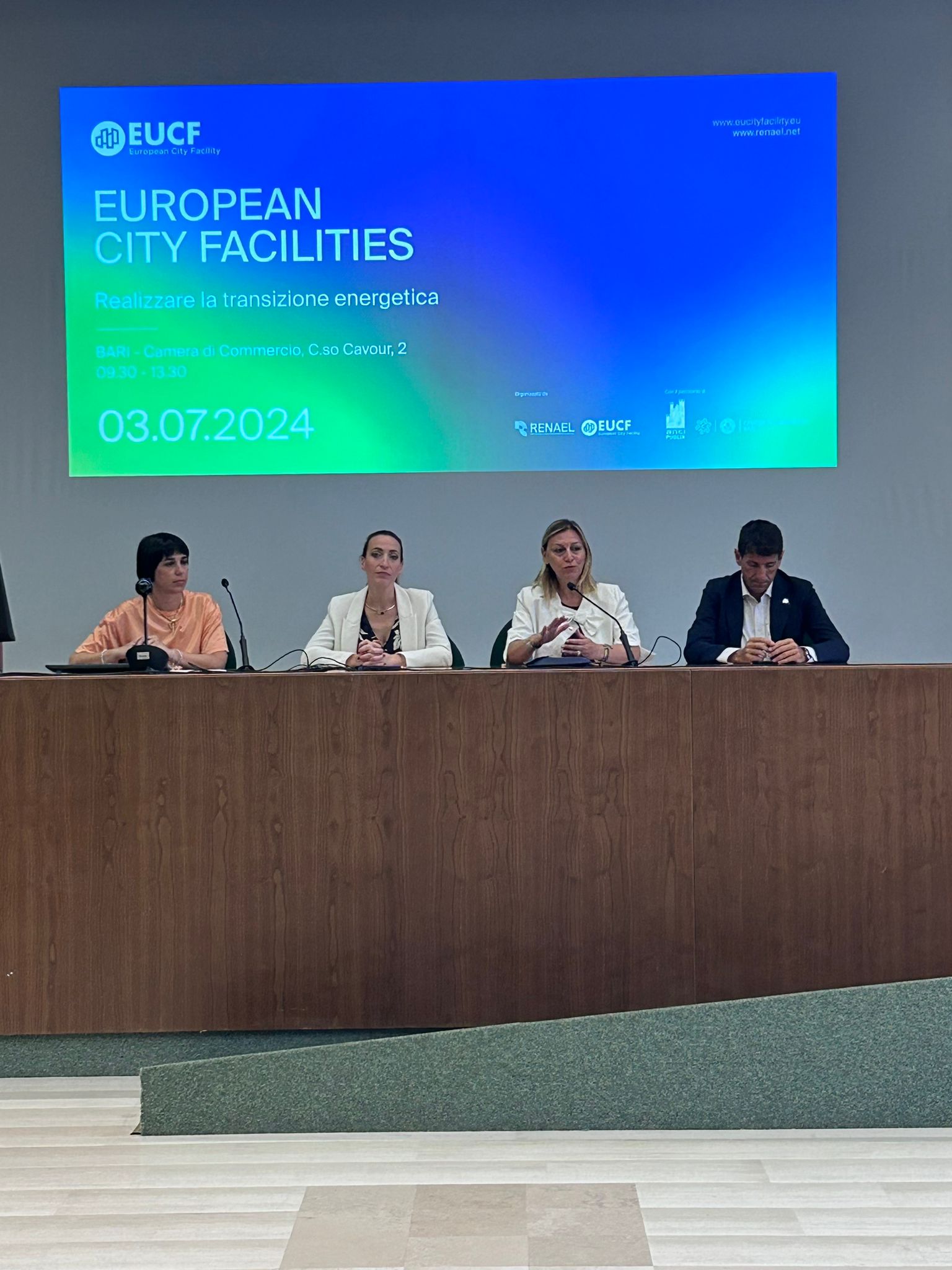 L'introduzione ai lavori del convegno "European City Factilities. Realizzare la transizione energetica"